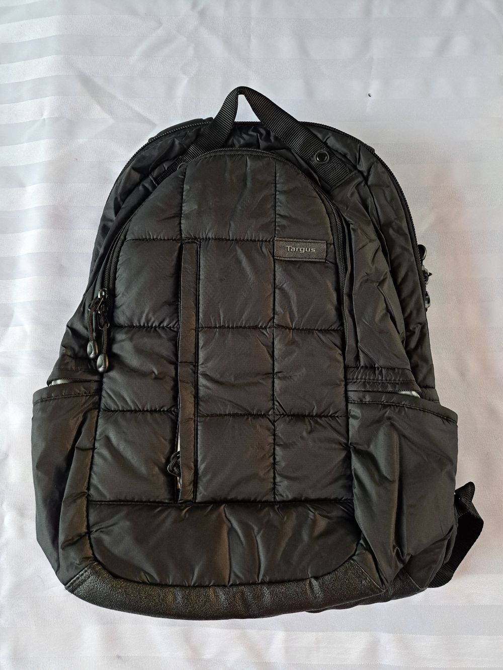 Targus Black Quilted Men's Backpack with Multiple Pockets